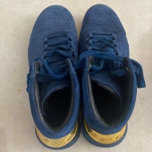 Curry 1 lux wore once